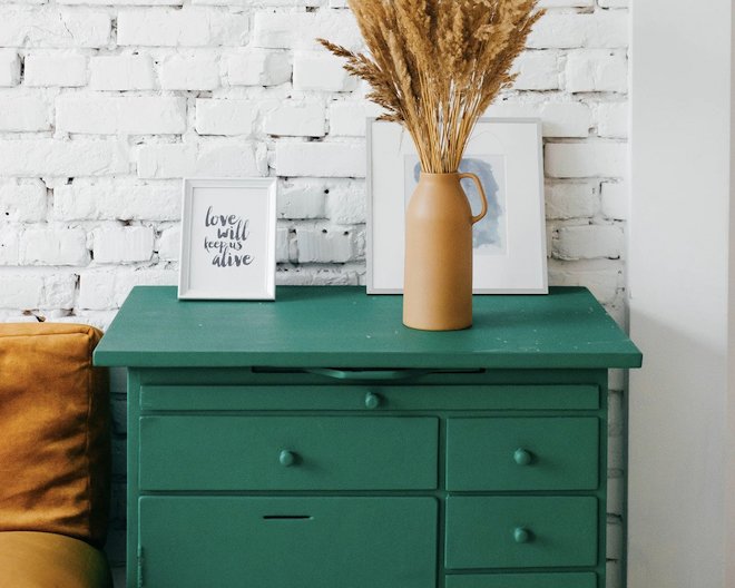 there is a vase on the top of drawers